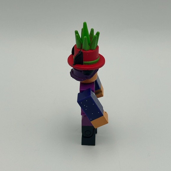Roblox Character 2.75" Robo693 CrazyBlox with Plant Hat, no code - Picture 5 of 5